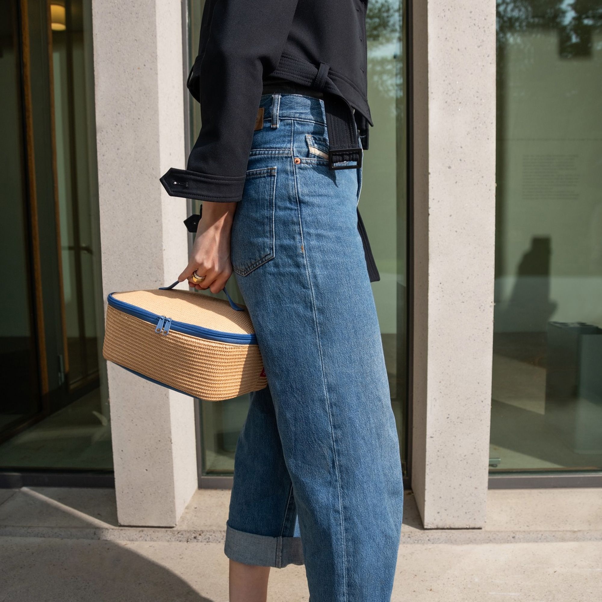 reisenthel - coolerbag M pocket - raffia blue reisenthel - coolerbag M pocket - raffia blue