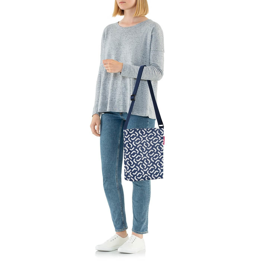 reisenthel - shoulderbag S - signature navy reisenthel - shoulderbag S - signature navy