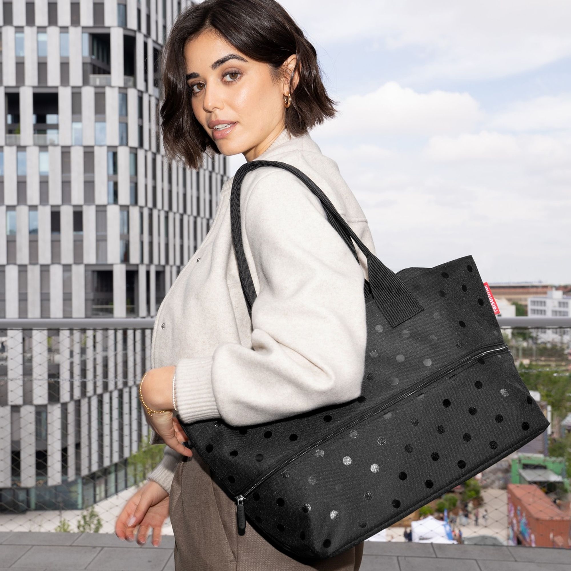 reisenthel - shopper e1 - glossy dots black reisenthel - shopper e1 - glossy dots black
