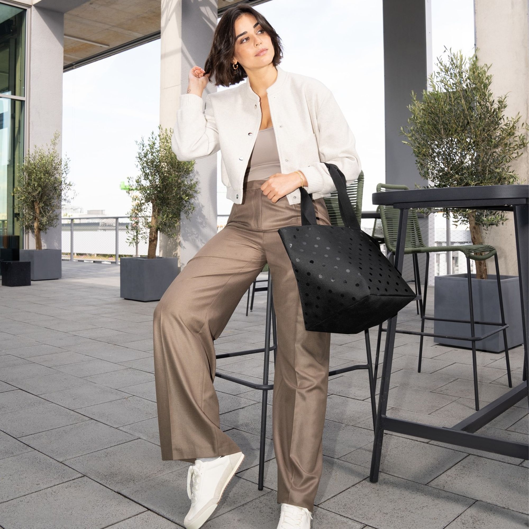 reisenthel - shopper M - glossy dots black reisenthel - shopper M - glossy dots black