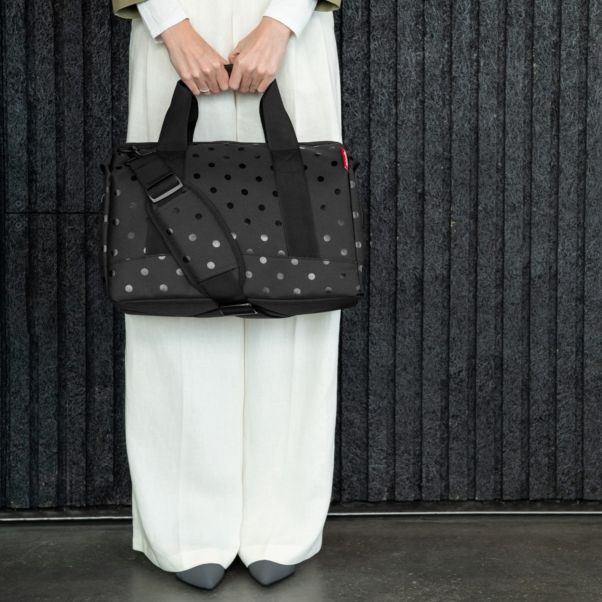 reisenthel - allrounder M - glossy dots black reisenthel - allrounder M - glossy dots black