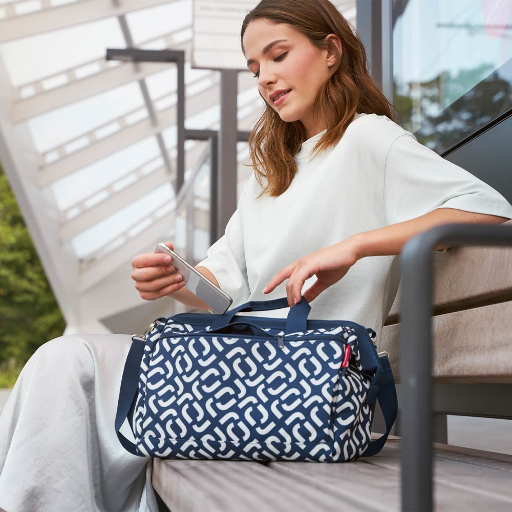 reisenthel - allrounder S pocket - signature navy reisenthel - allrounder S pocket - signature navy