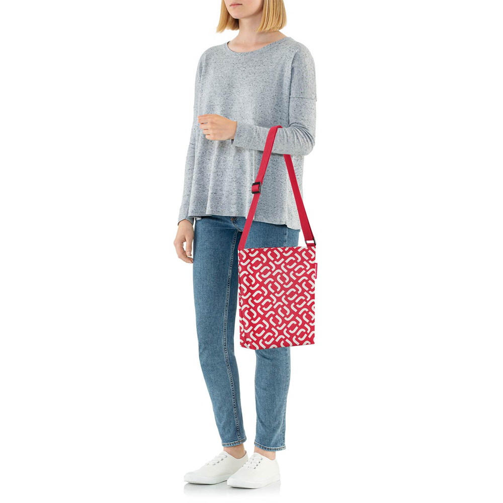 reisenthel - shoulderbag S - signature red reisenthel - shoulderbag S - signature red