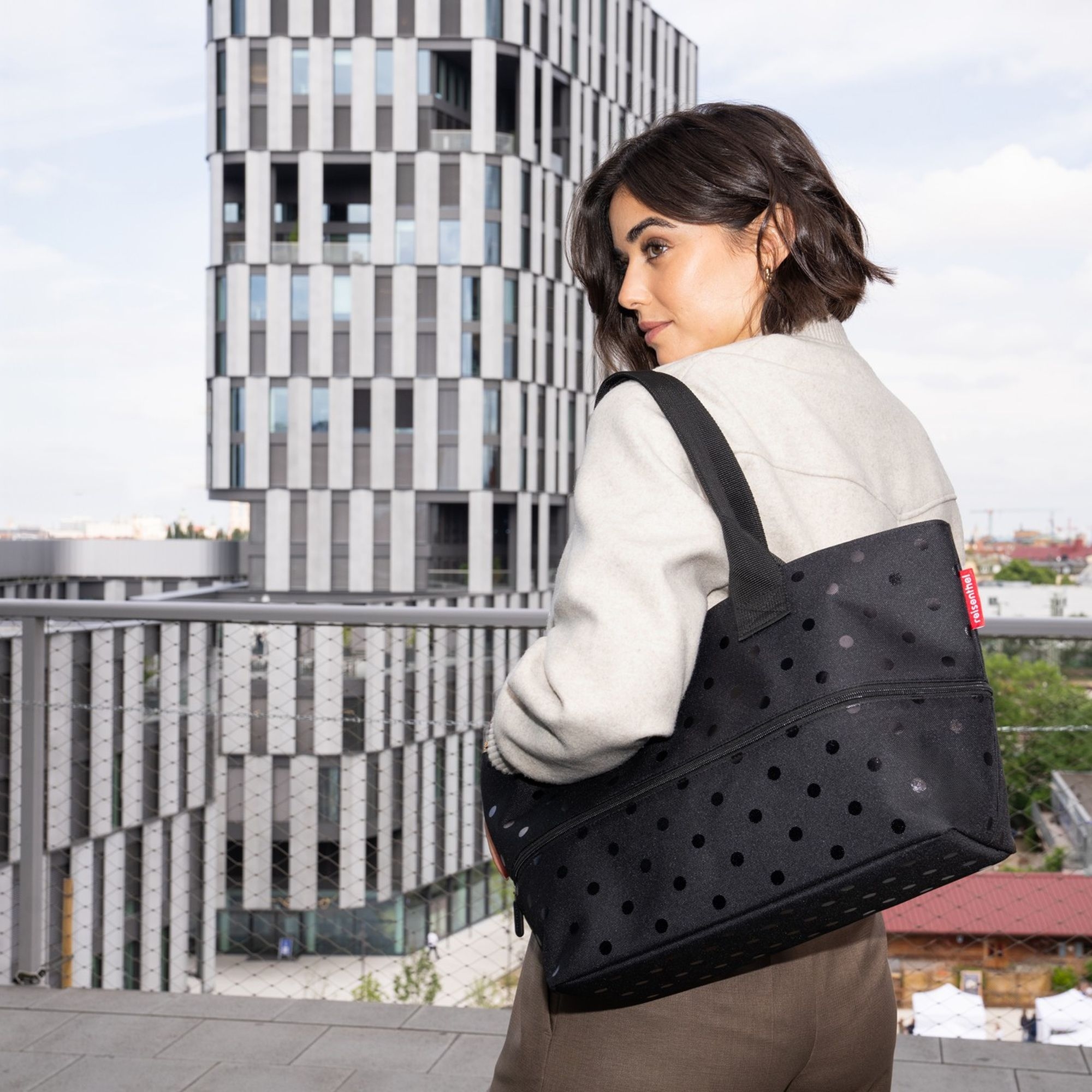 reisenthel - shopper e1 - glossy dots black reisenthel - shopper e1 - glossy dots black