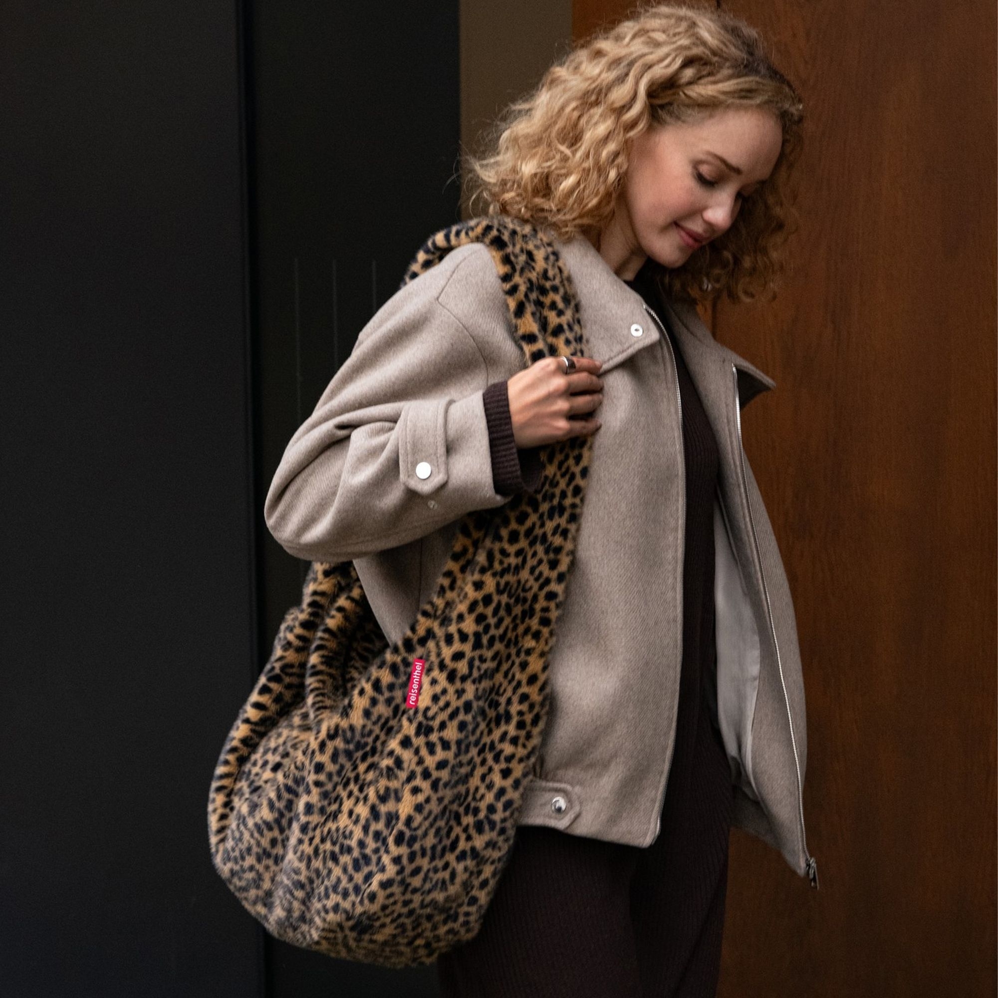 reisenthel - moonbag - leo fake fur