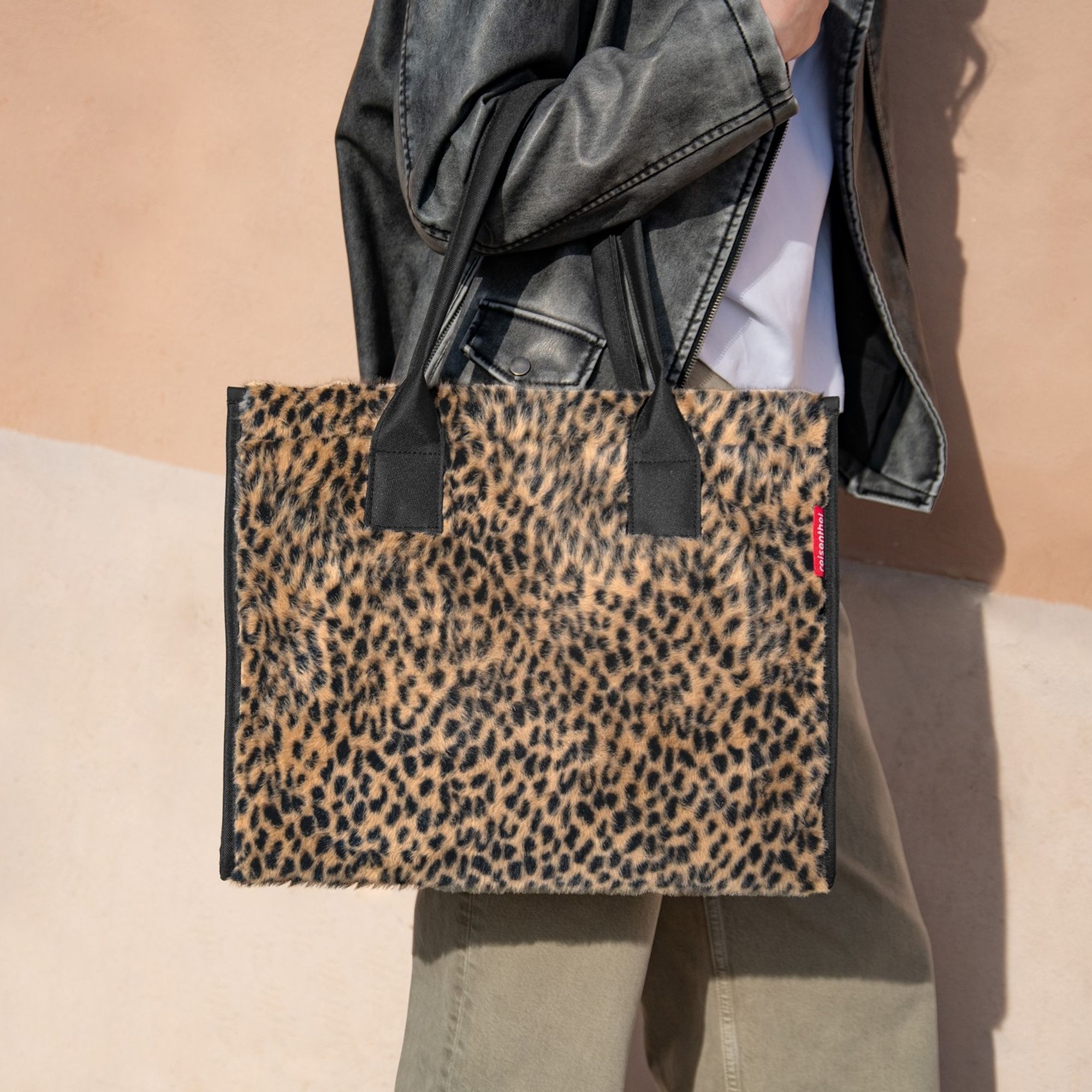 reisenthel - daily shopper - leo fake fur