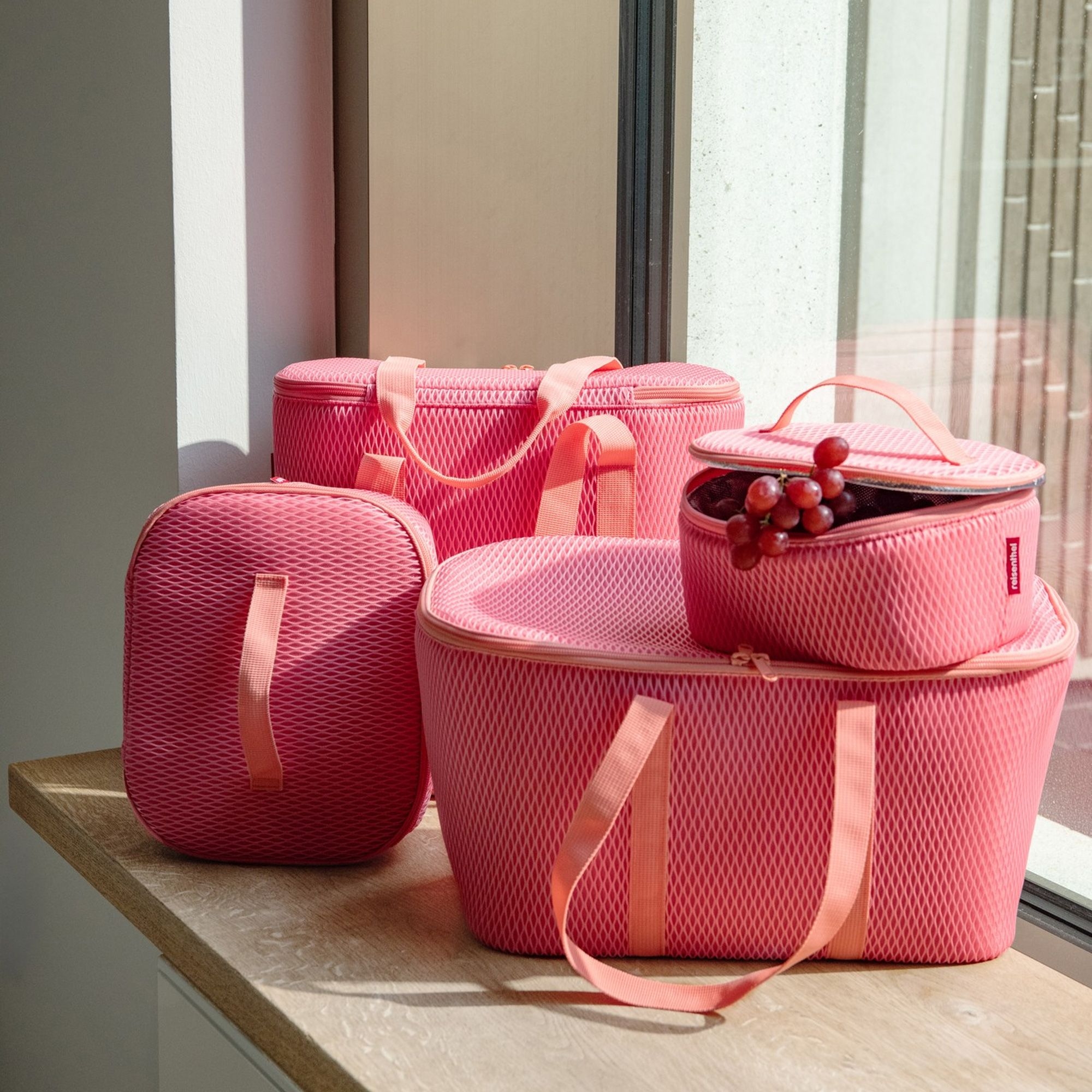 reisenthel - coolerbag - mesh coral