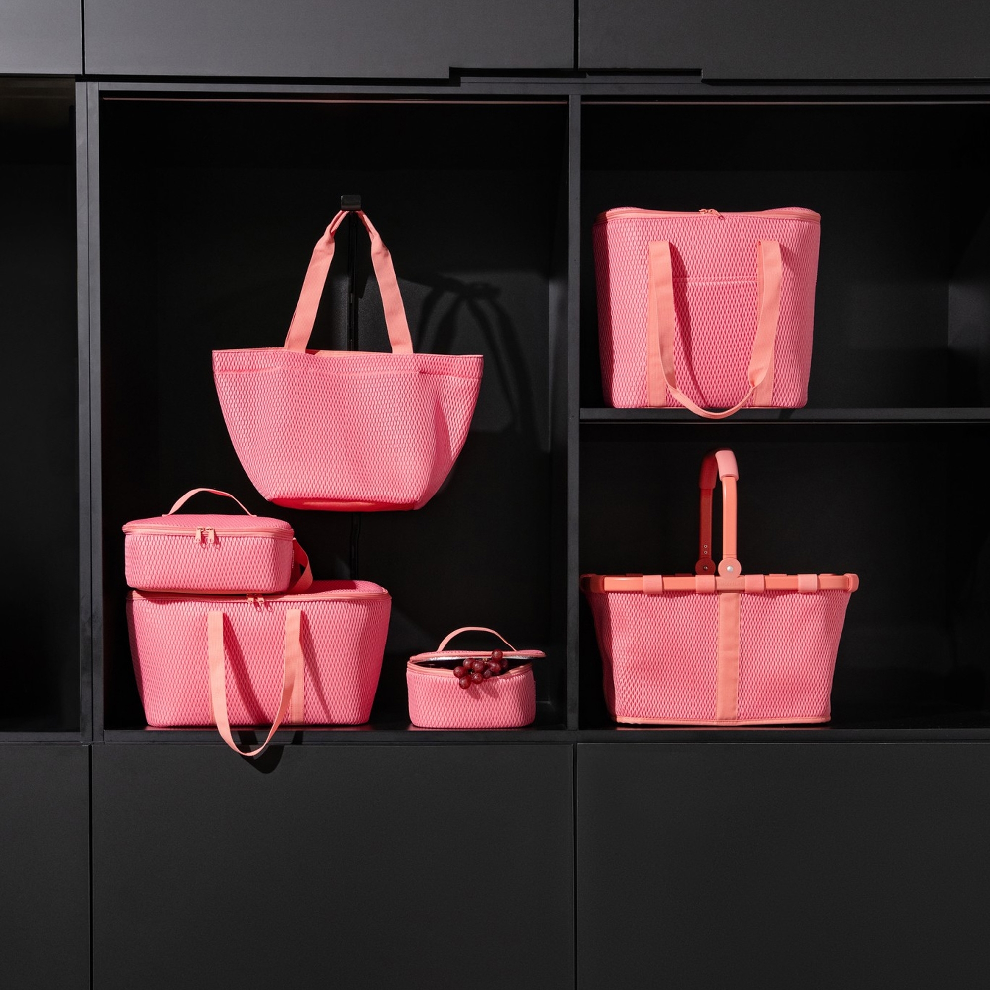 reisenthel - carrybag - frame mesh coral