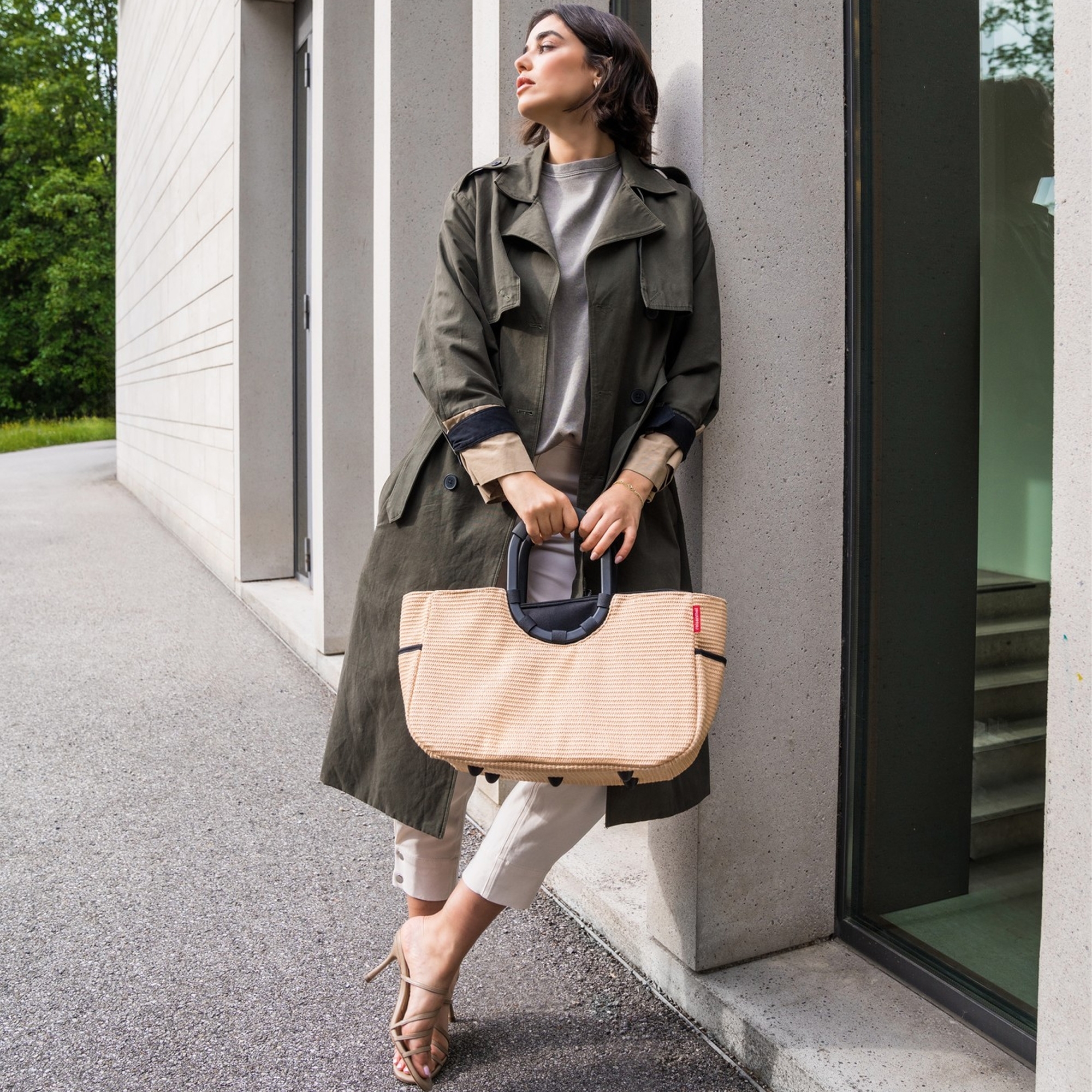 reisenthel - loopshopper M - frame raffia black reisenthel - loopshopper M - frame raffia black