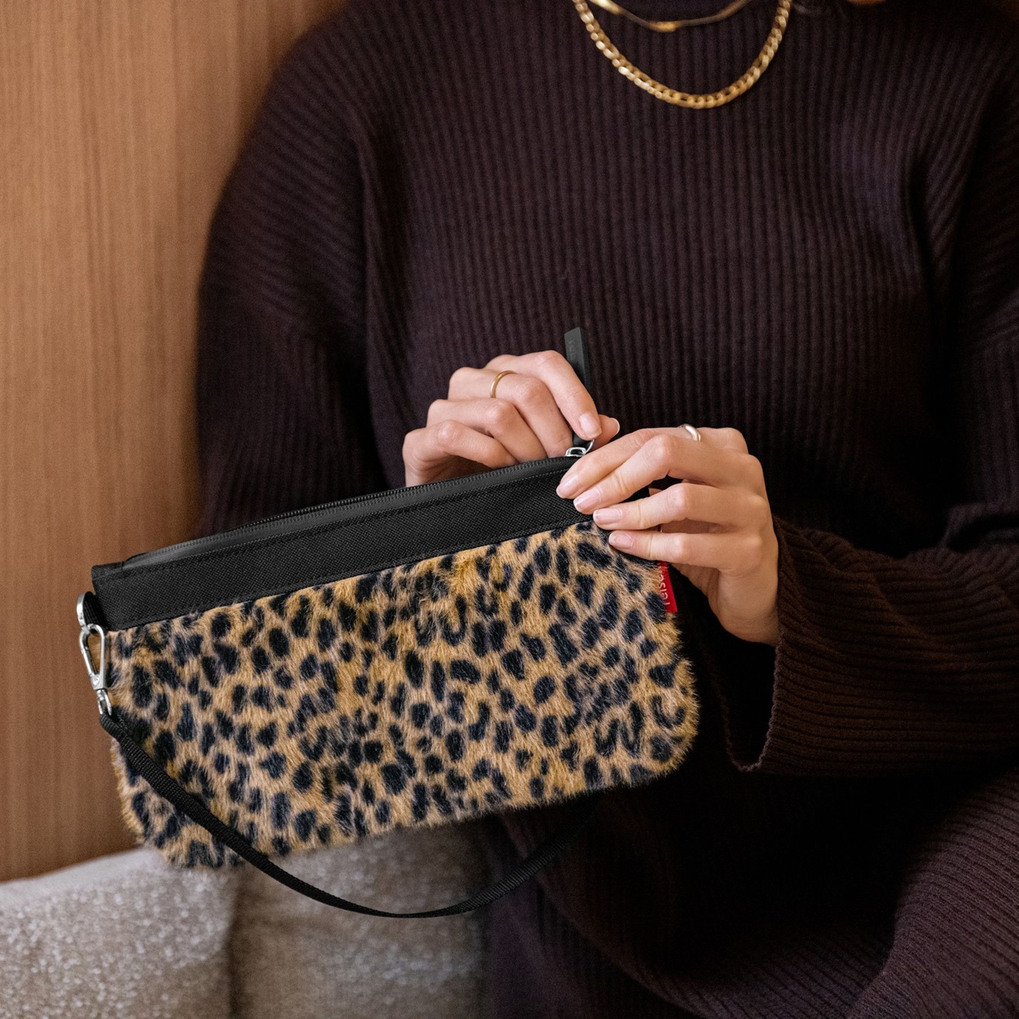 reisenthel - mini pouch - leo fake fur