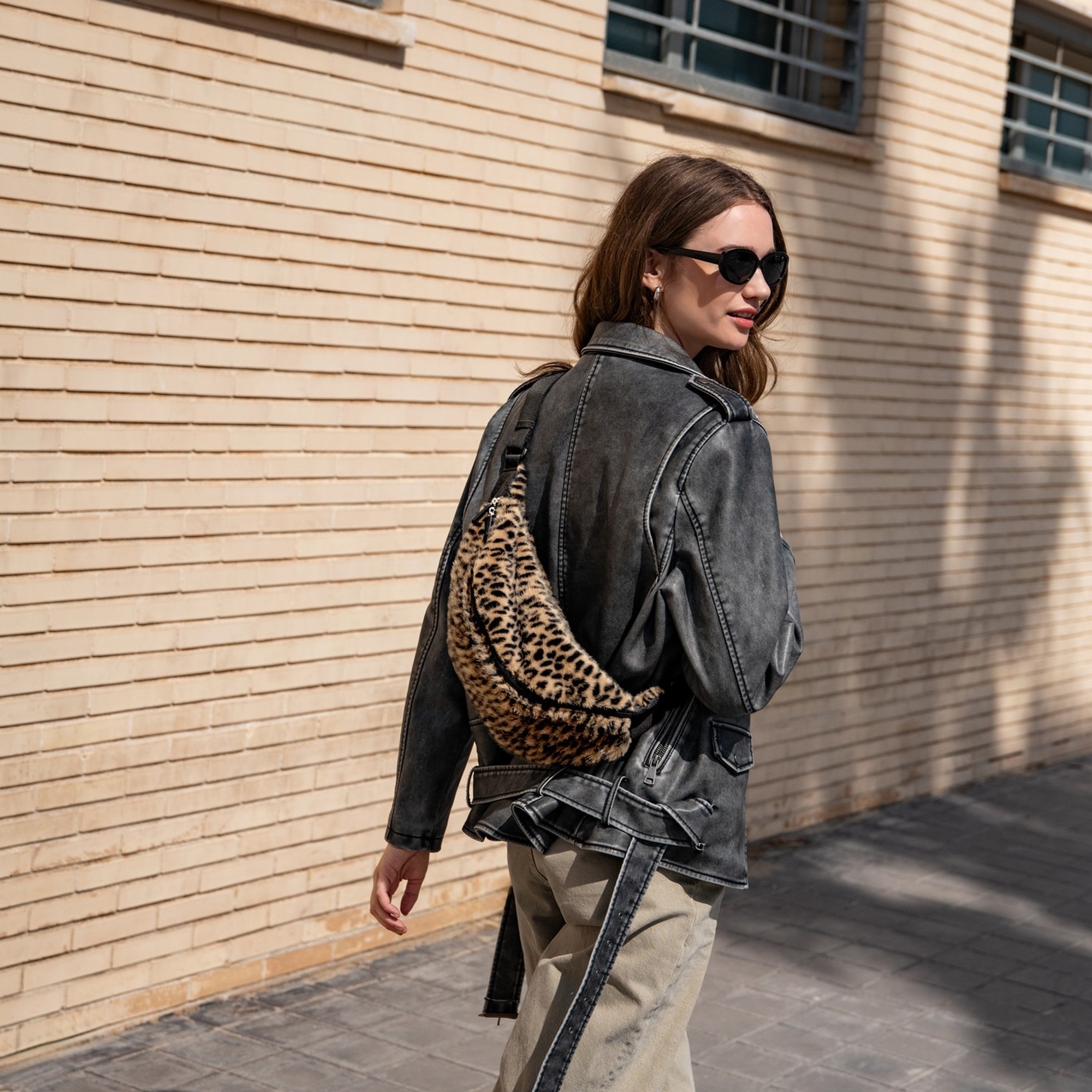 reisenthel - city beltbag - leo fake fur