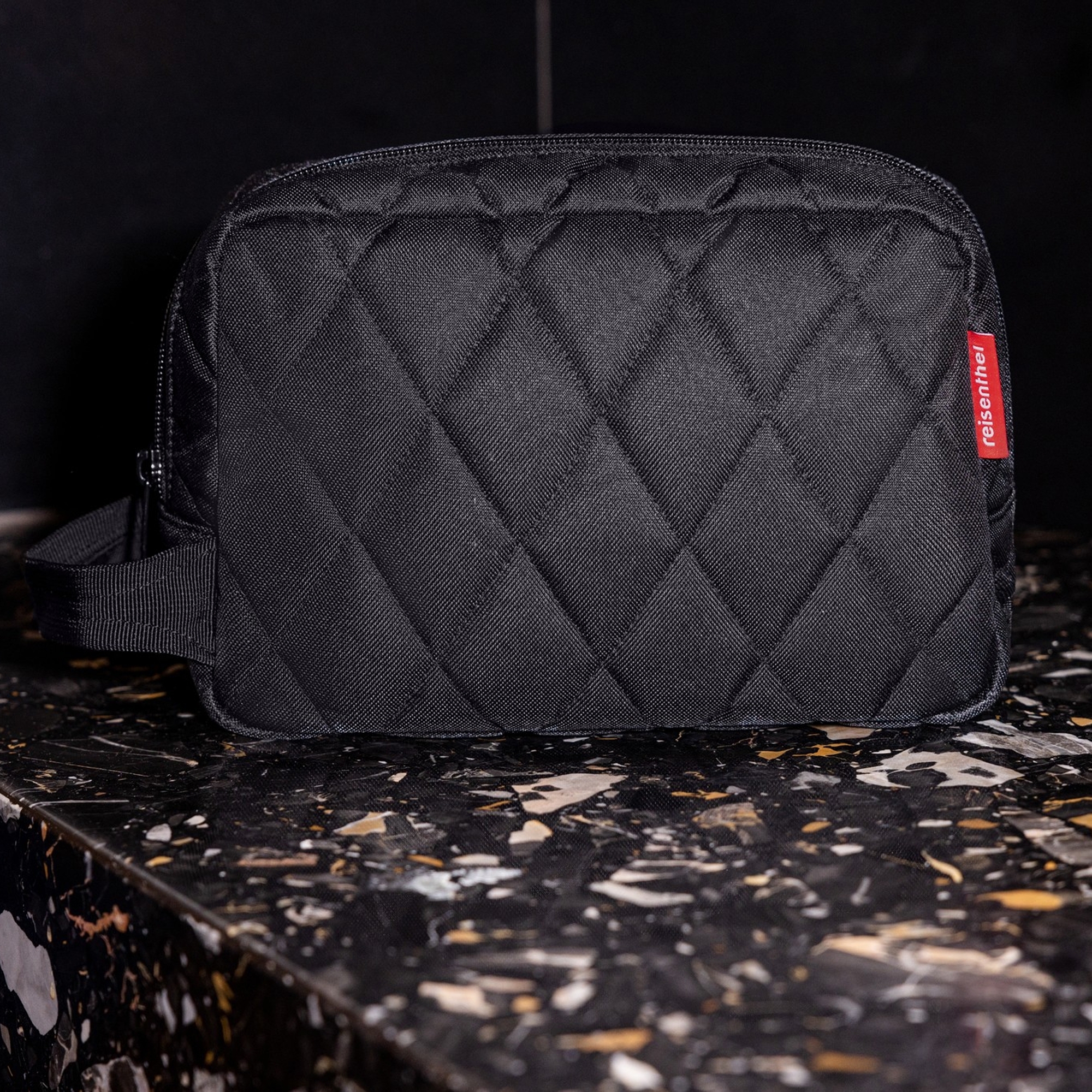 reisenthel - cosmeticpouch M - rhombus black reisenthel - cosmeticpouch M - rhombus black