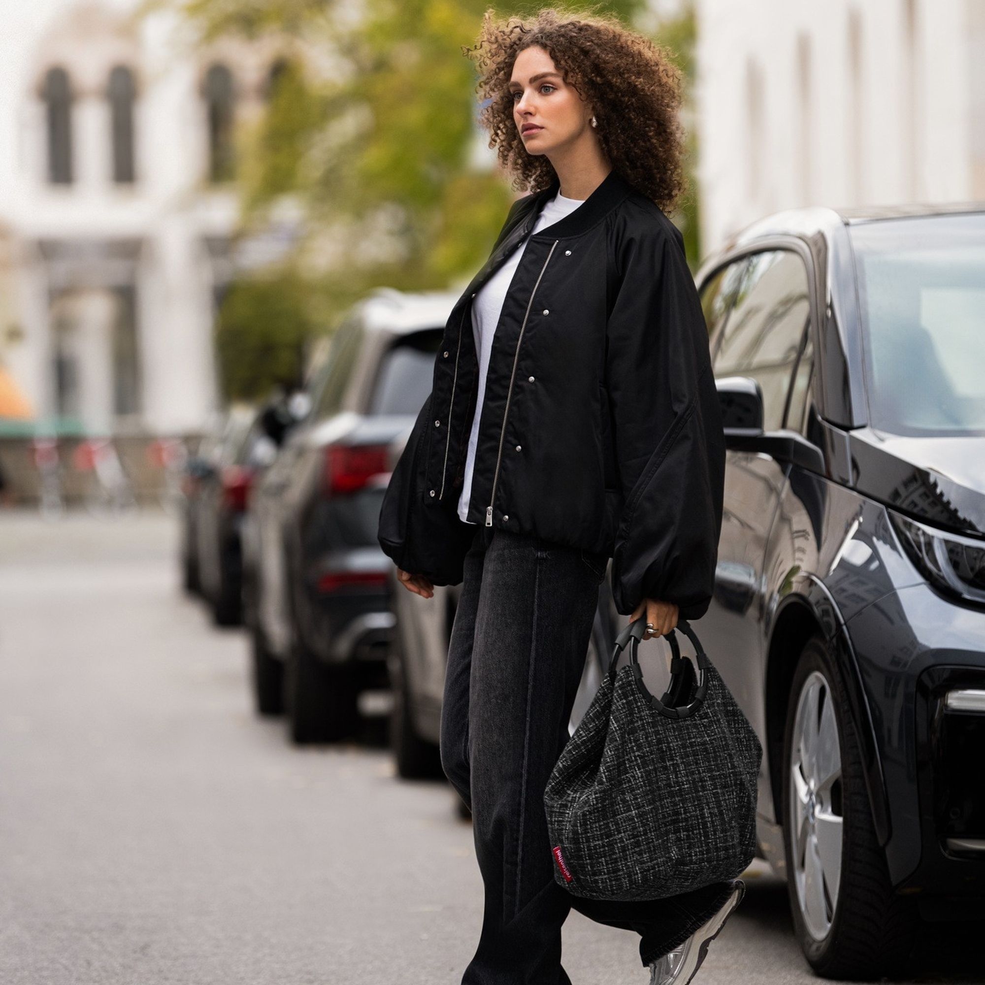 reisenthel - loopbag hobo - bouclé black