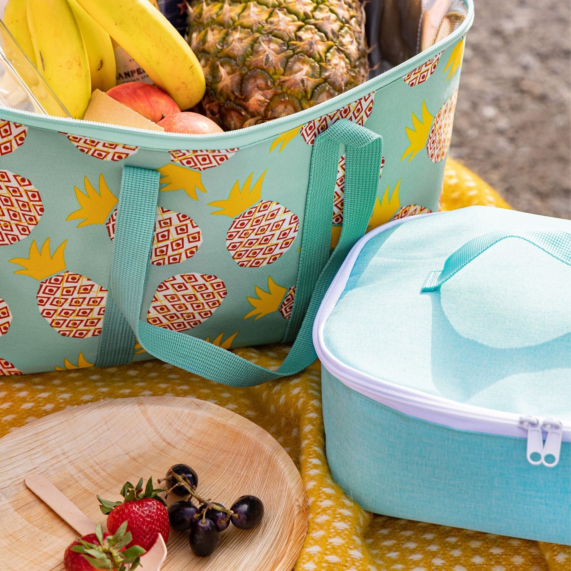 reisenthel - coolerbag M pocket - twist ocean reisenthel - coolerbag M pocket - twist ocean