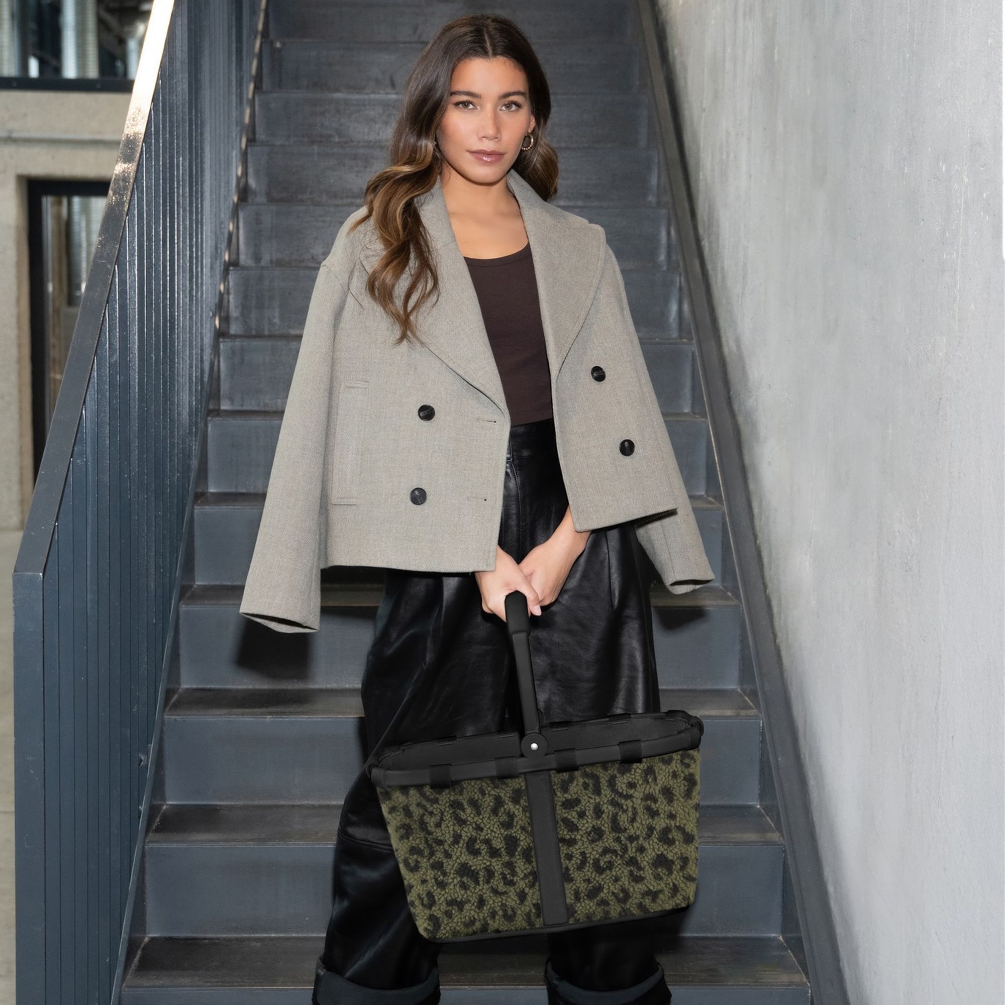 Woman carrying stylish green leopard print bag