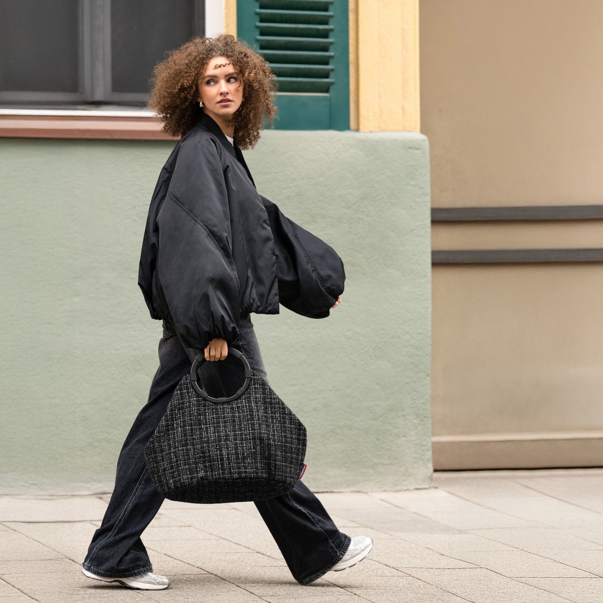 reisenthel - loopbag hobo - bouclé black