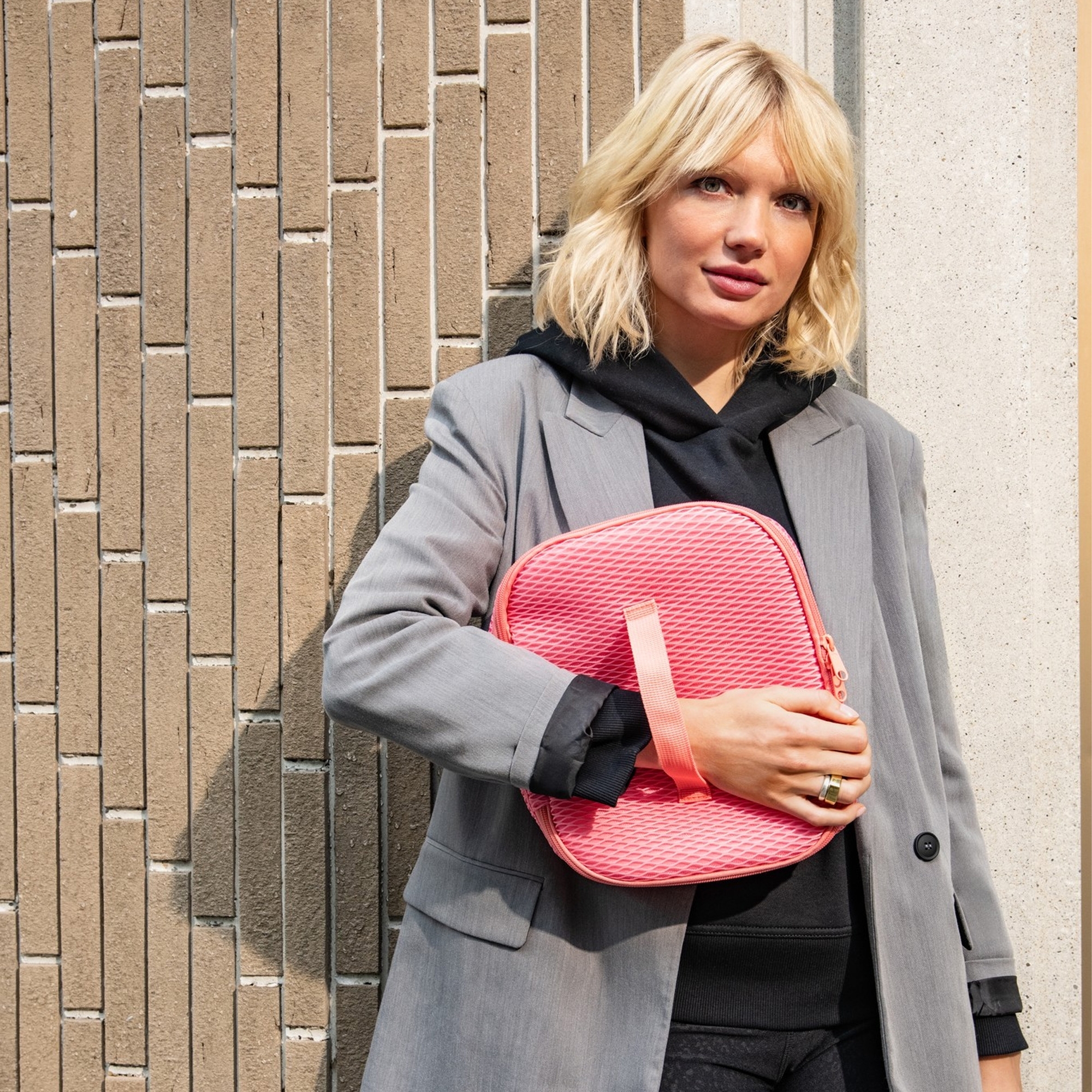 reisenthel - coolerbag M pocket - mesh coral
