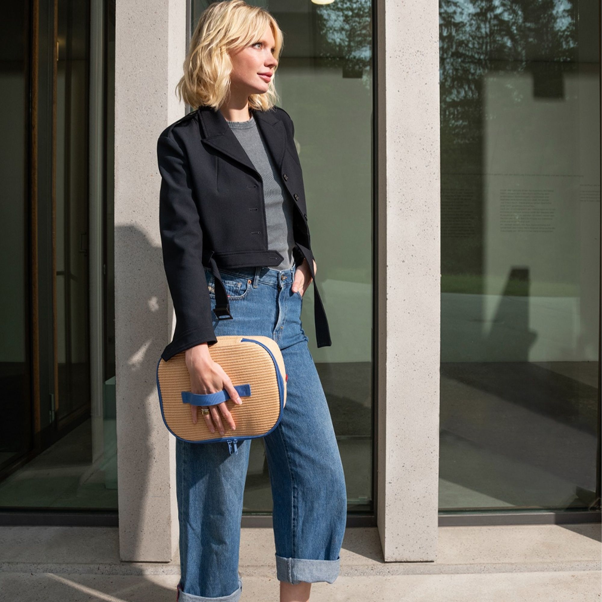 reisenthel - coolerbag M pocket - raffia blue reisenthel - coolerbag M pocket - raffia blue