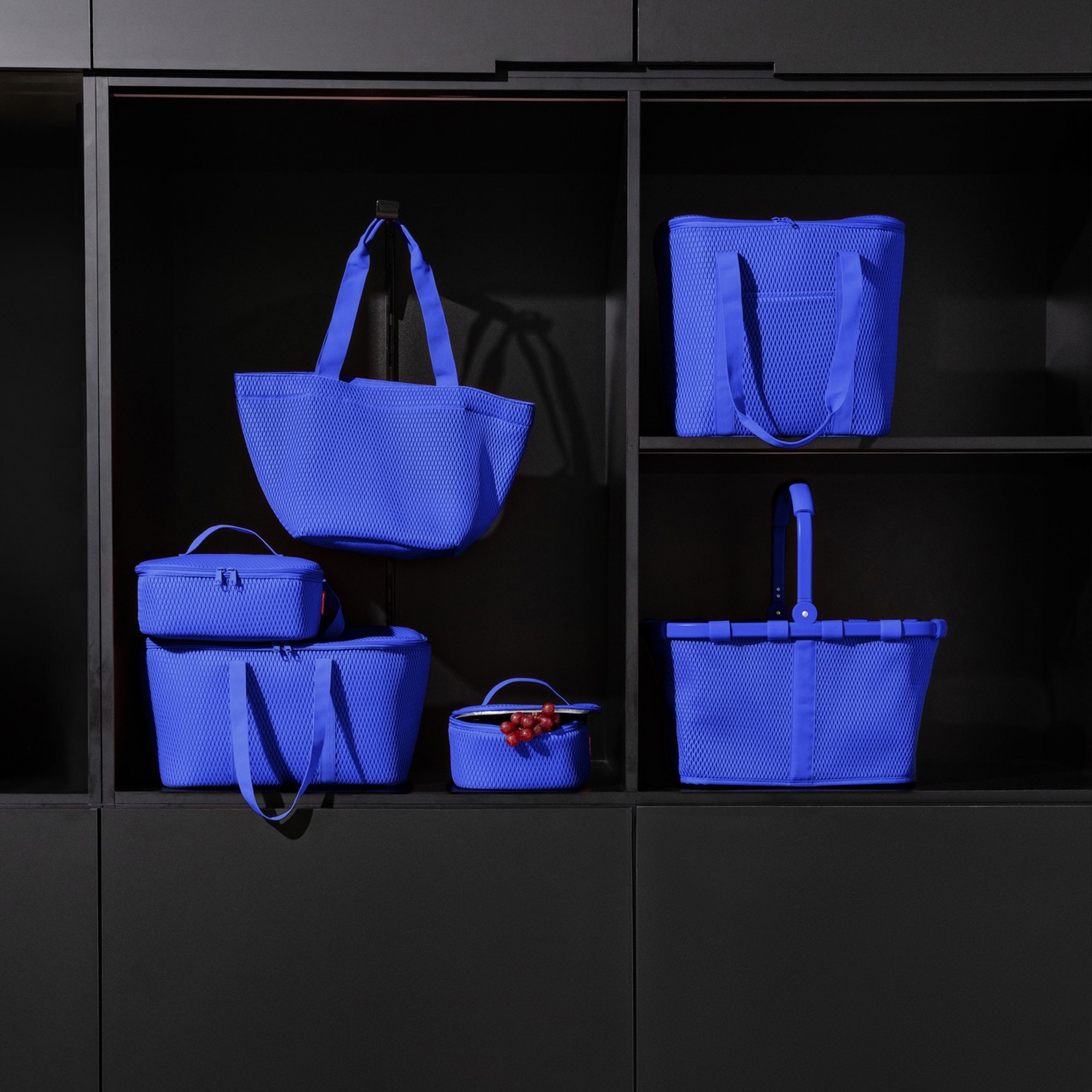 reisenthel - carrybag - frame mesh royal blue