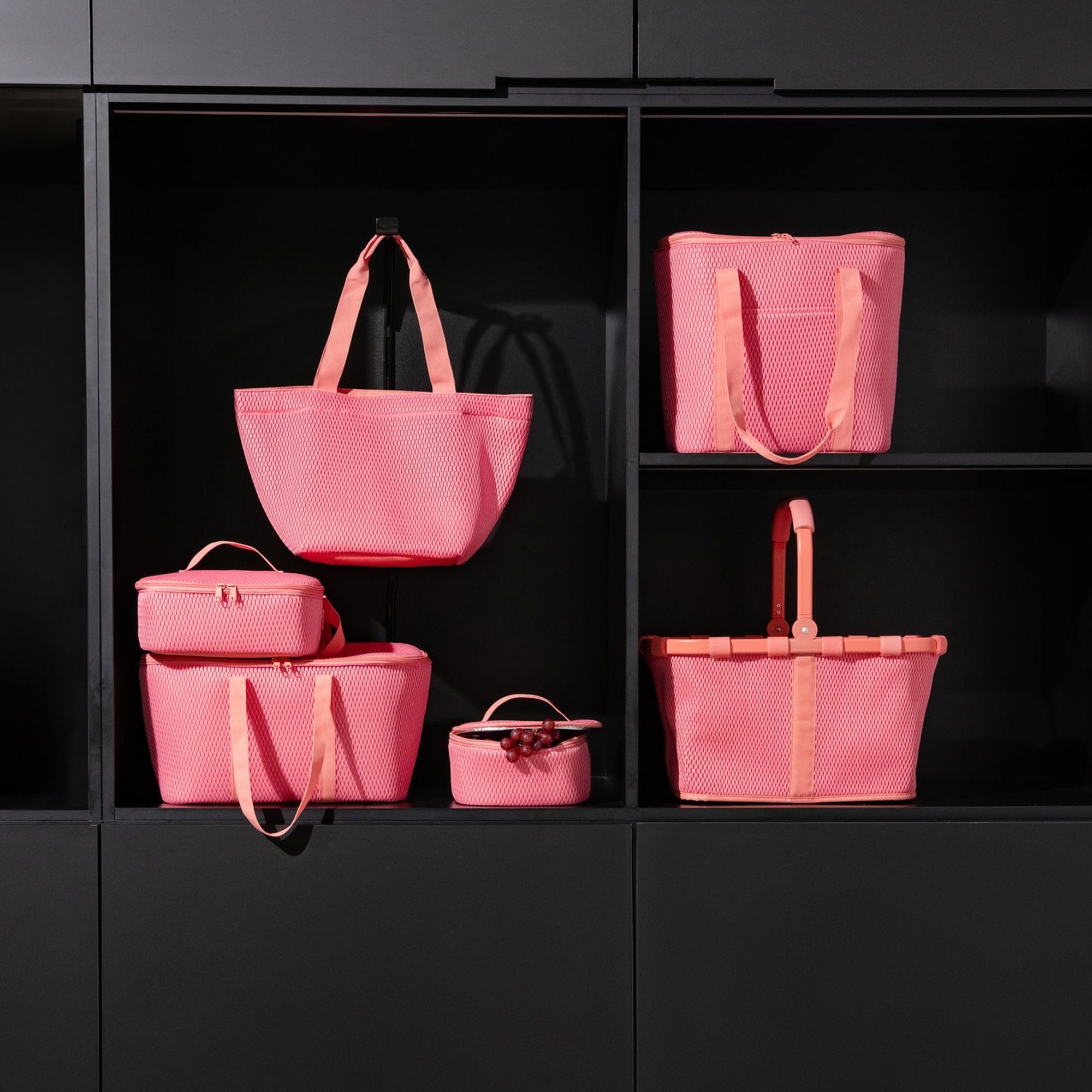 reisenthel - coolerbag M pocket - mesh coral